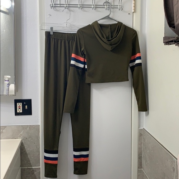 Clothes - Picture 3 of 4